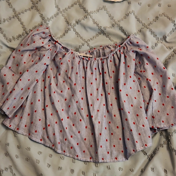 Kimchi Blue Off-shoulder crop top - Picture 1 of 3